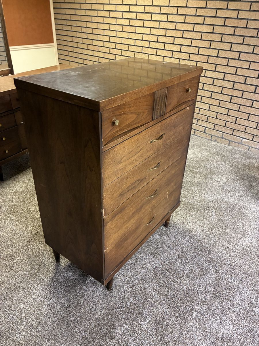 2 piece Antique bedroom dresser set
