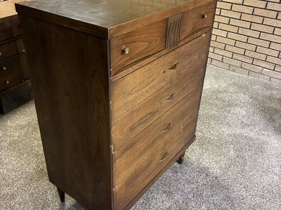 2 piece Antique bedroom dresser set