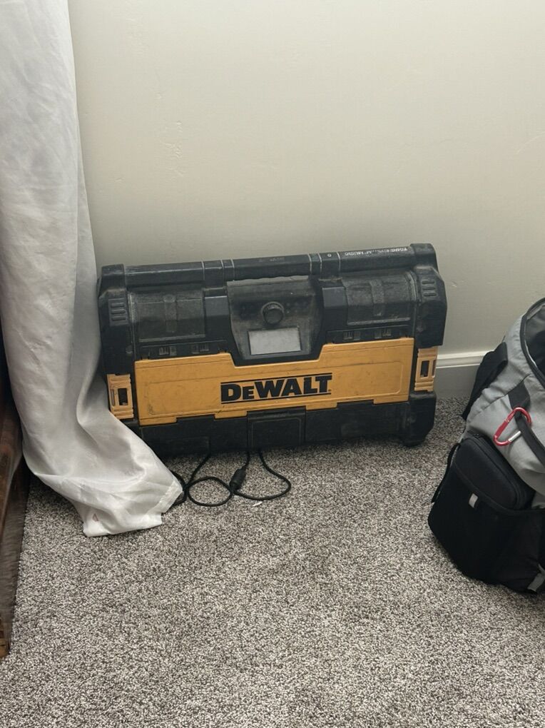 Dewalt DWST08810 Bluetooth Tough System Radio