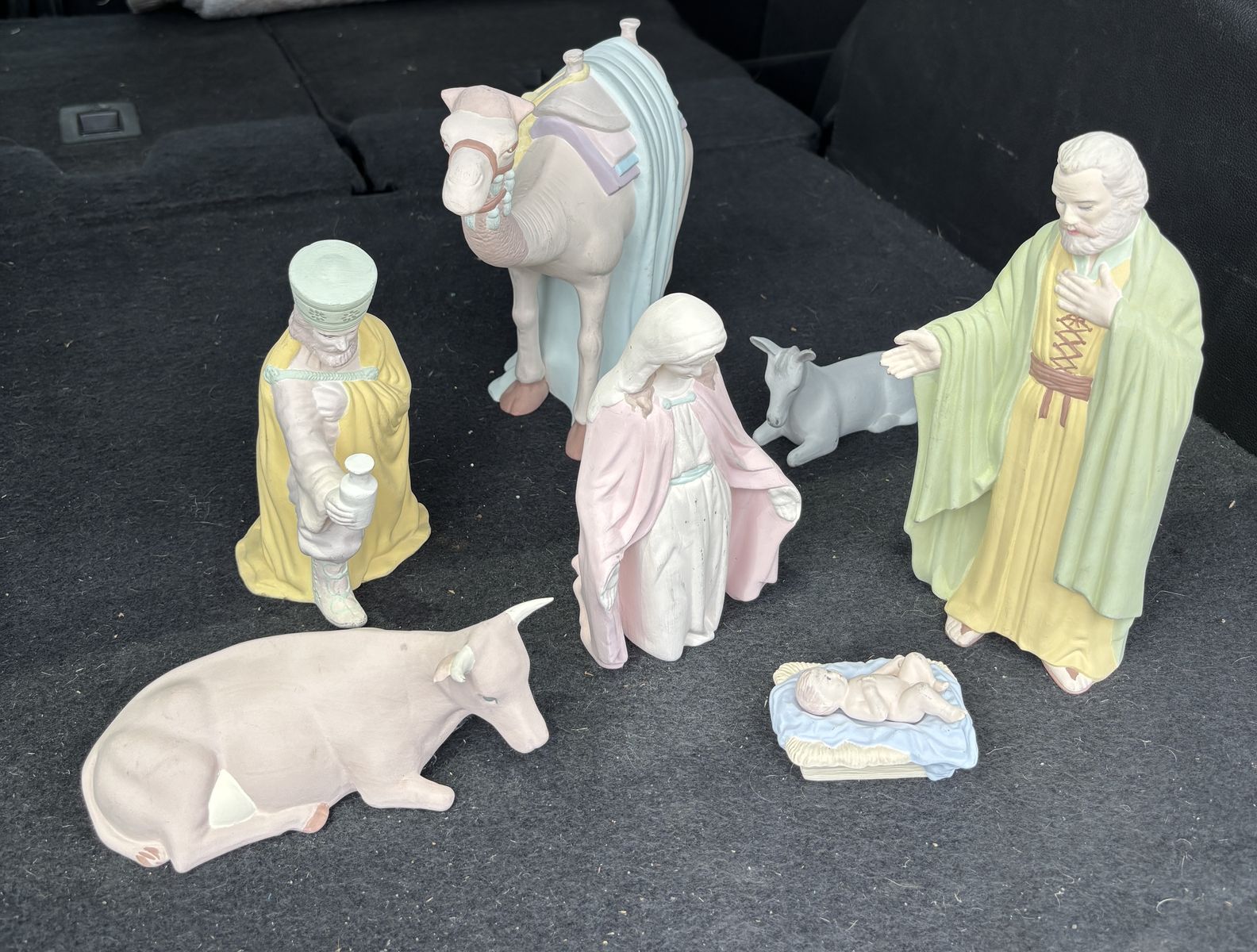 7 PIECE CERAMIC CHRISTMAS NATIVITY SET PASTEL COLORS 9" TALL