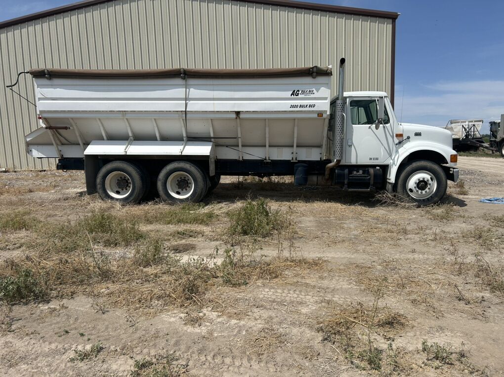 International 4900 Spud Truck