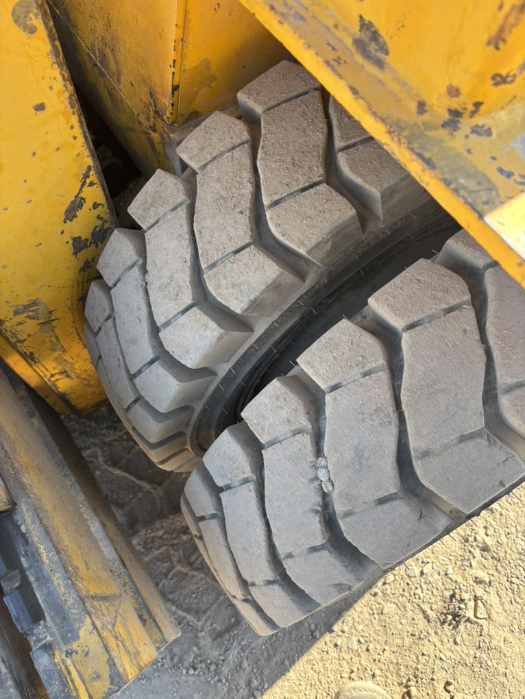 Forklift (8,000 Lb Cap)