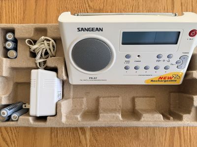 SANGEAN PR-D7 FM/AM DIGITAL TUNING PORTABLE RECEIVER