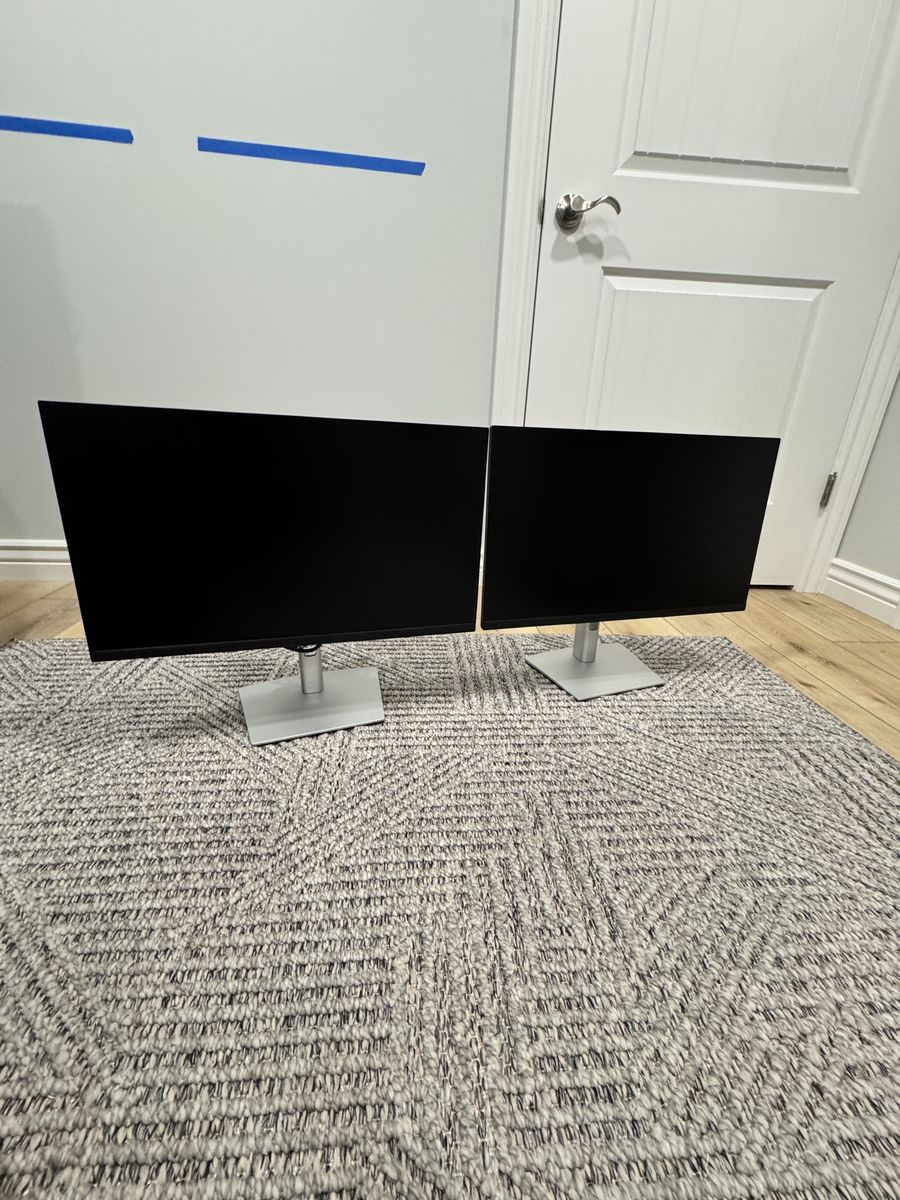 Dell 24in monitors x2 with Stands