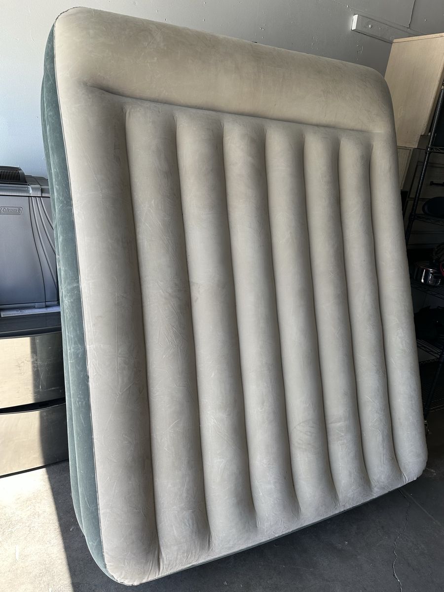 Ozark Trail 18 inch Queen Air Mattress With Pump