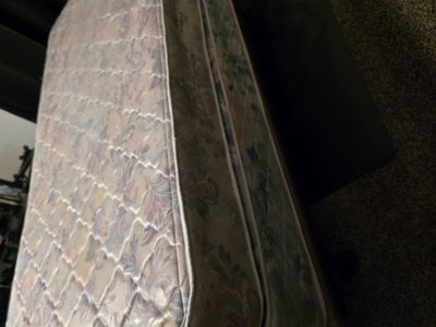 Twin bed with boxspring+frame and mat