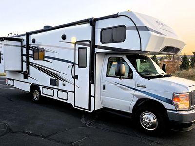 2023 Forest River Sunseeker 2550DSF – Class C – 2 Slides – Excellent Condition