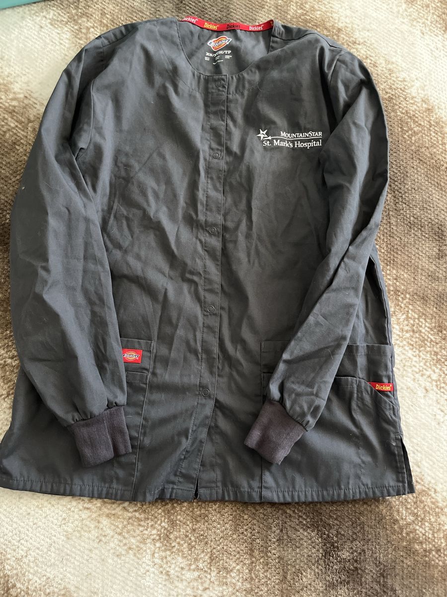 ST marks lab coat