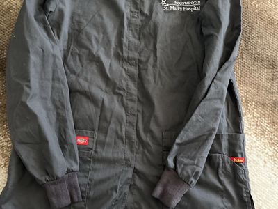 ST marks lab coat