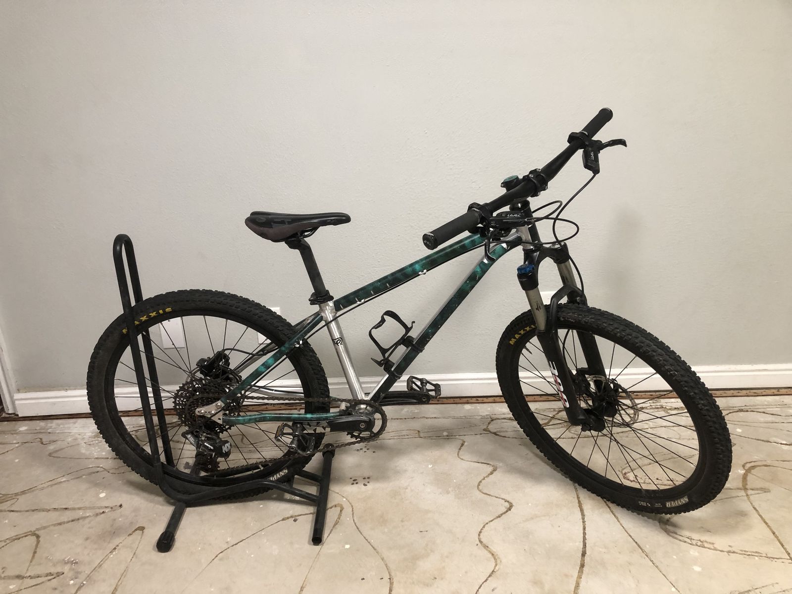 24 inch, 11 speed Kids Mountain Bike