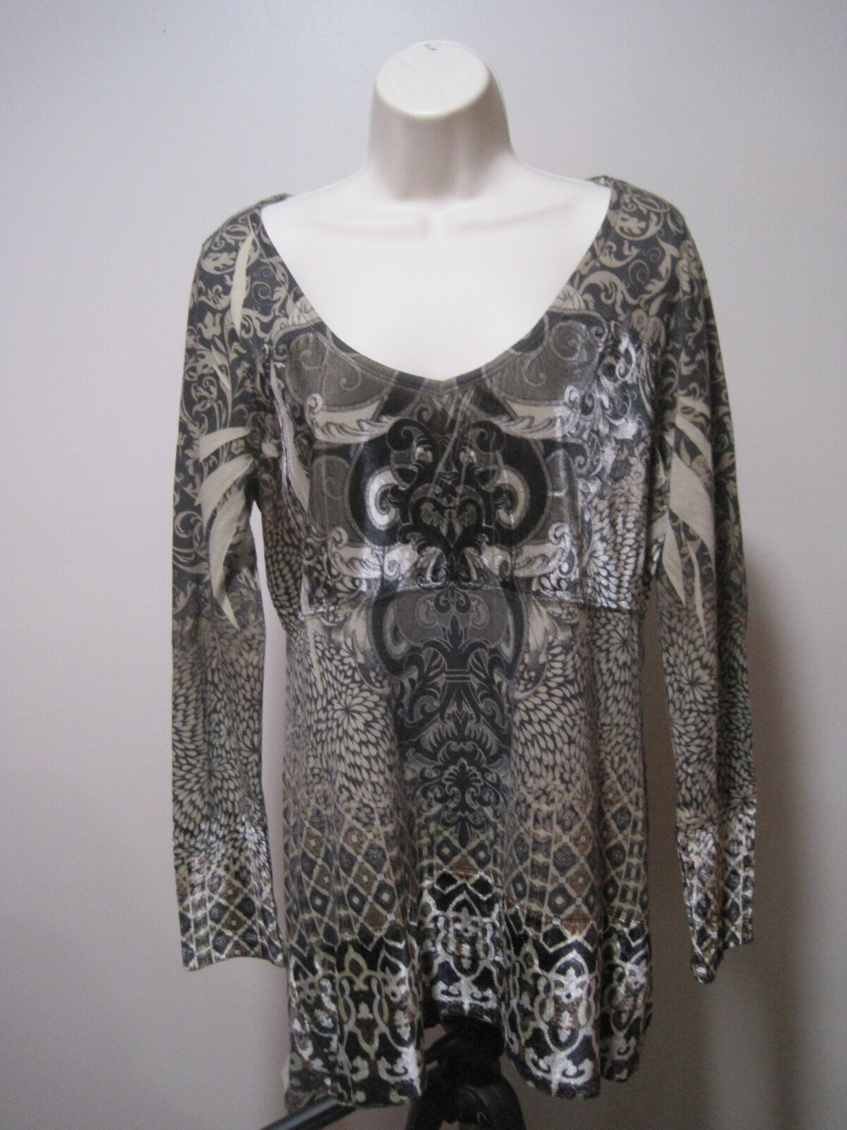 Live & Let Live Tan & Black Velour Inlay Velvet Women’s Long Sleeve Shirt Large