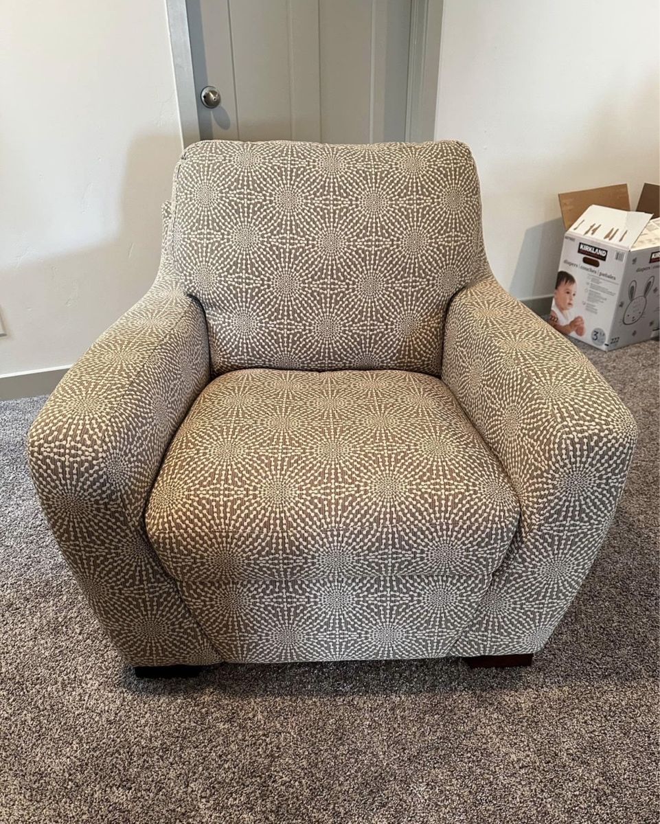 Fabric Loveseat in Perfect Condition