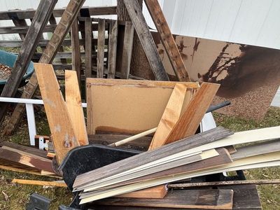 Free wood and pallets