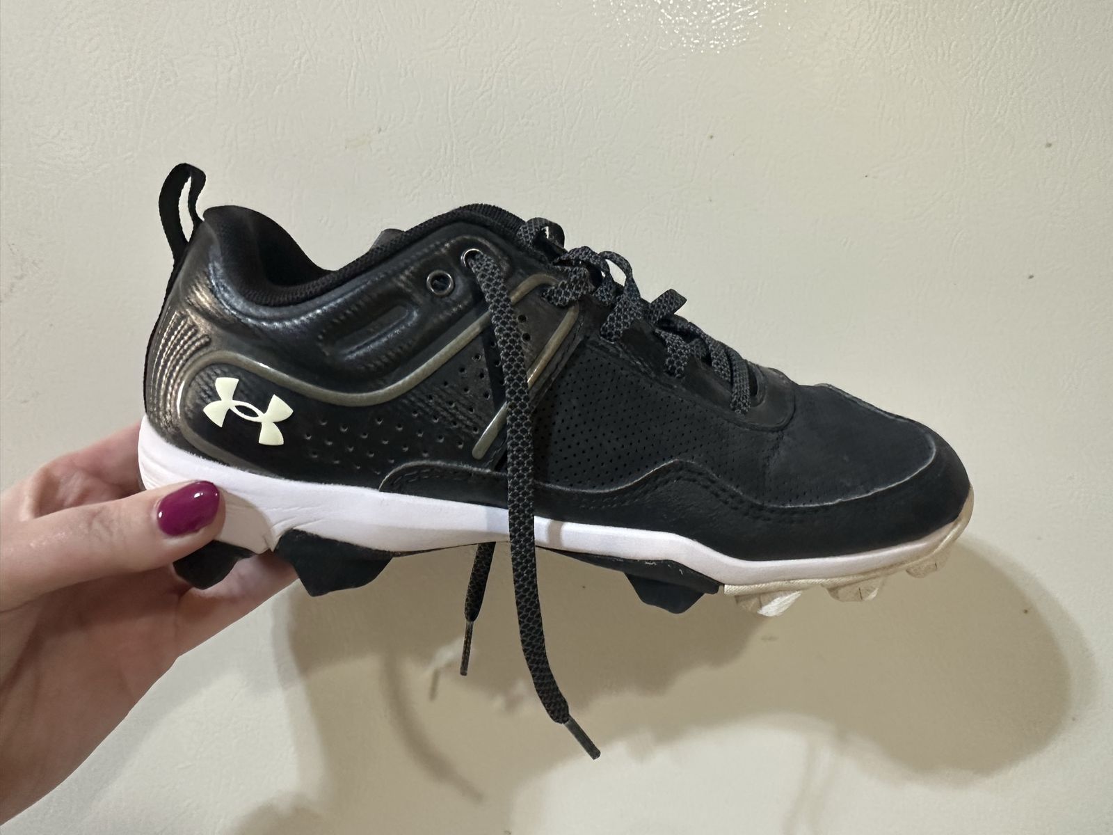 Women’s softball cleats, size 6