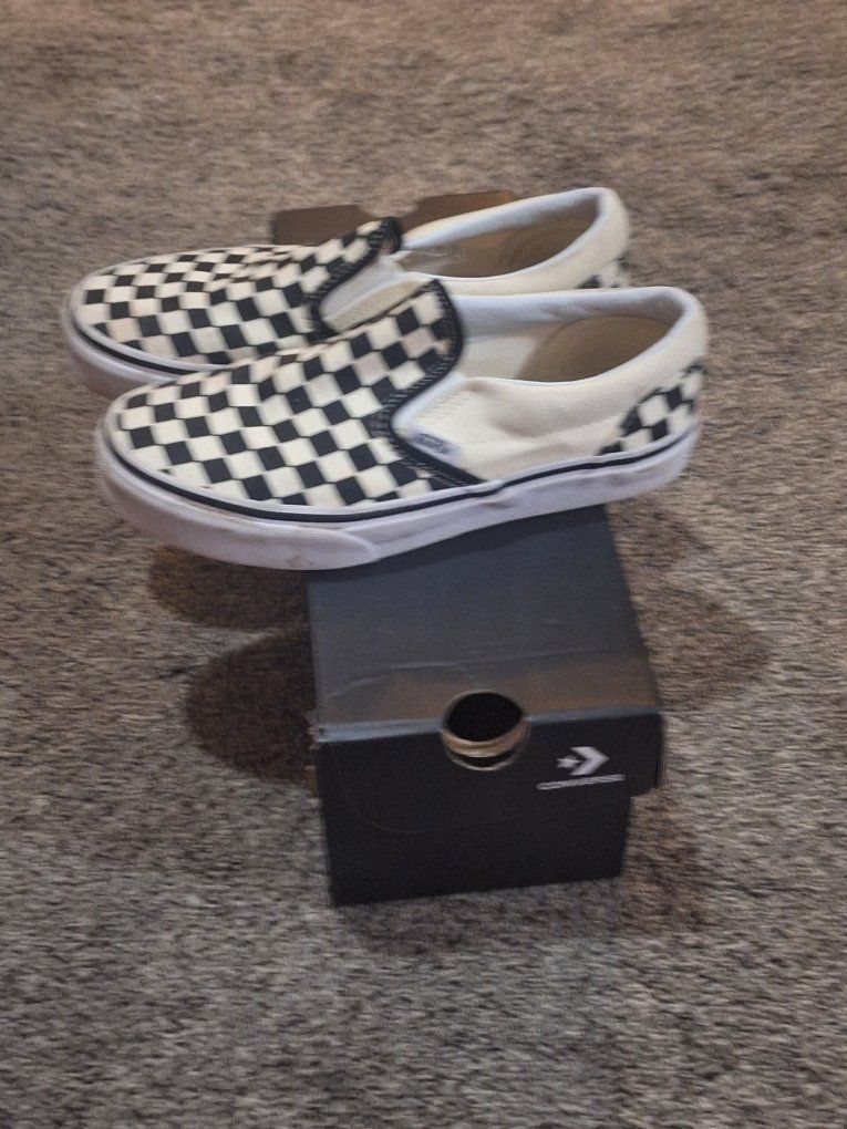 Kids size 2.5 checkered Vans