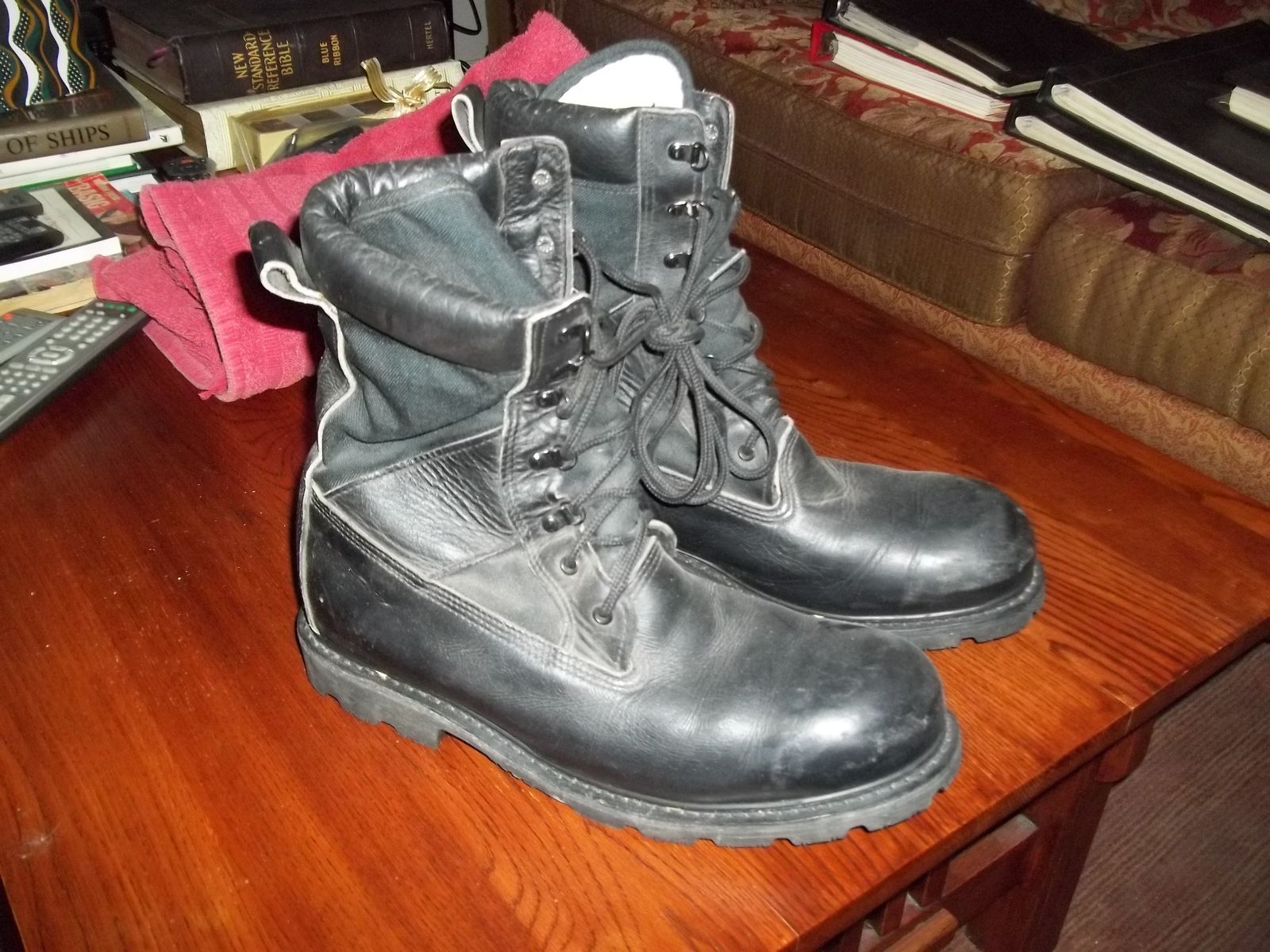 Leather Work boots with non metalic safety toes