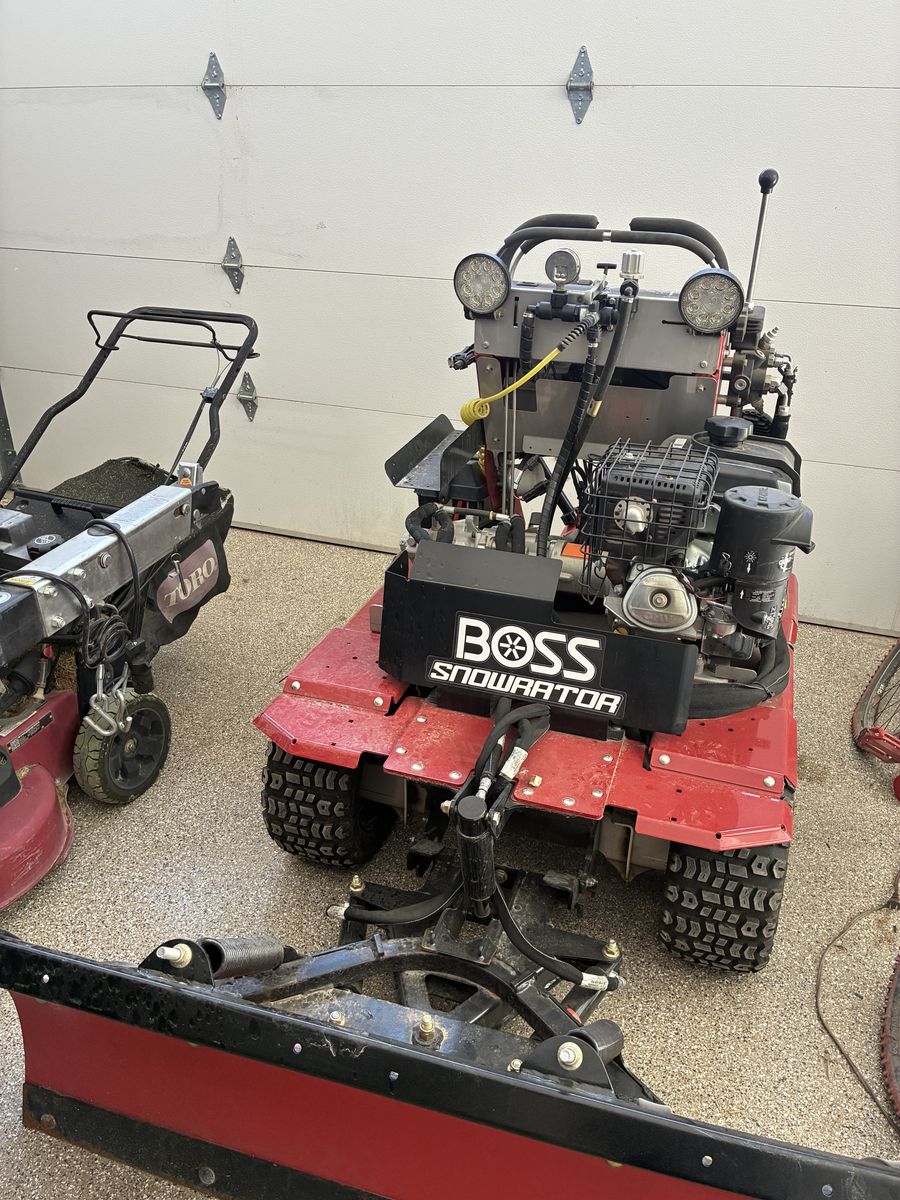 Like New Boss Sno Rator
