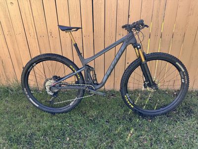 Pivot Mach 4 SL