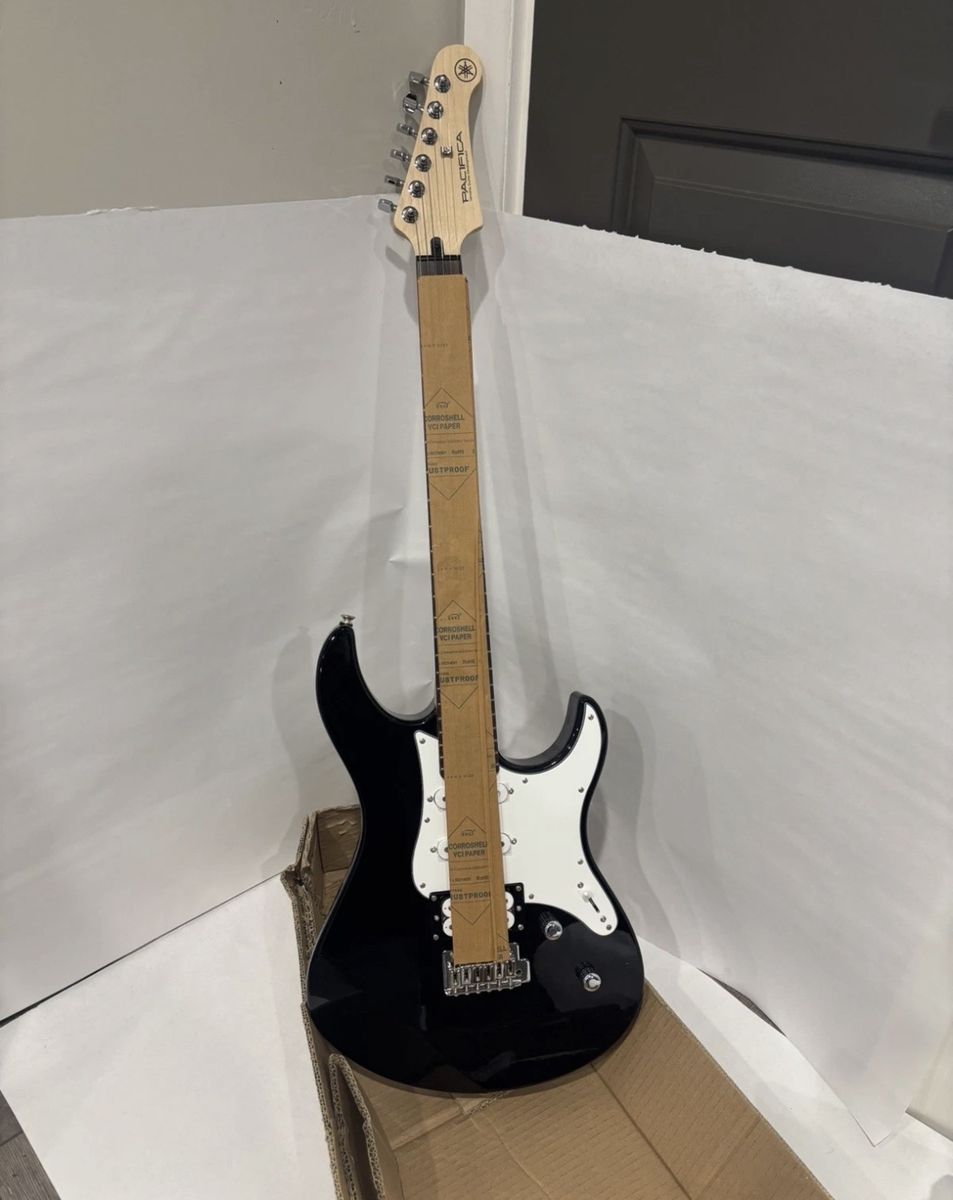 Yamaha PAC112V Pacifica Electric Guitar  - New