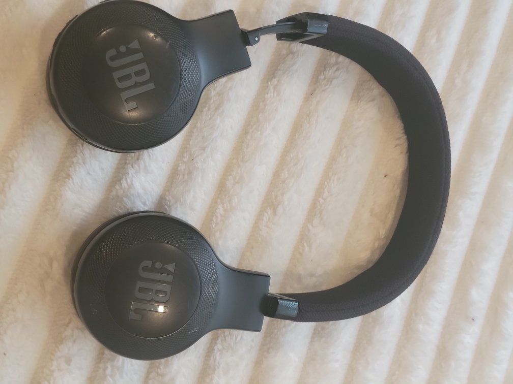 JBL Bluetooth headphones