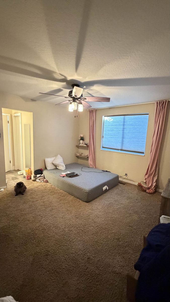 Looking for roommate in Sandy - Primary bedroom July 25