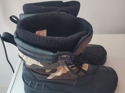 snow boots