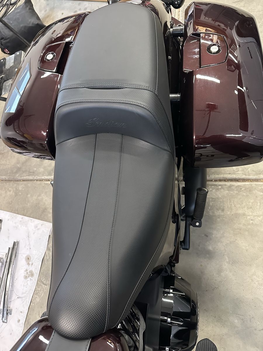 Indian extended reach seat for Chieftain/Roadmaste
