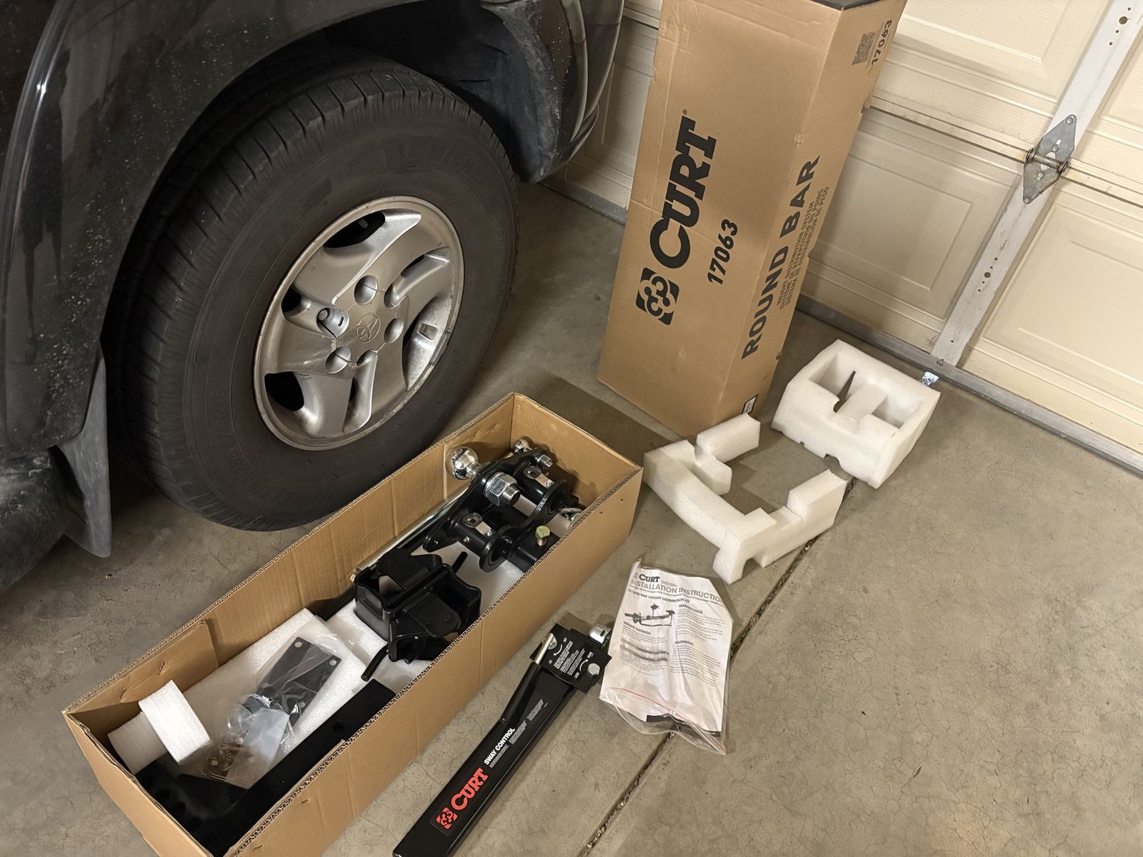 Brand new Curt round bar weight distribution hitch