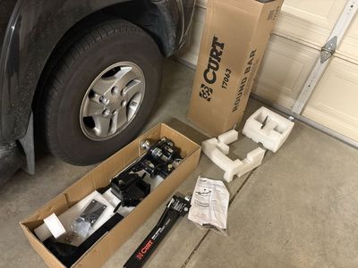 Brand new Curt round bar weight distribution hitch