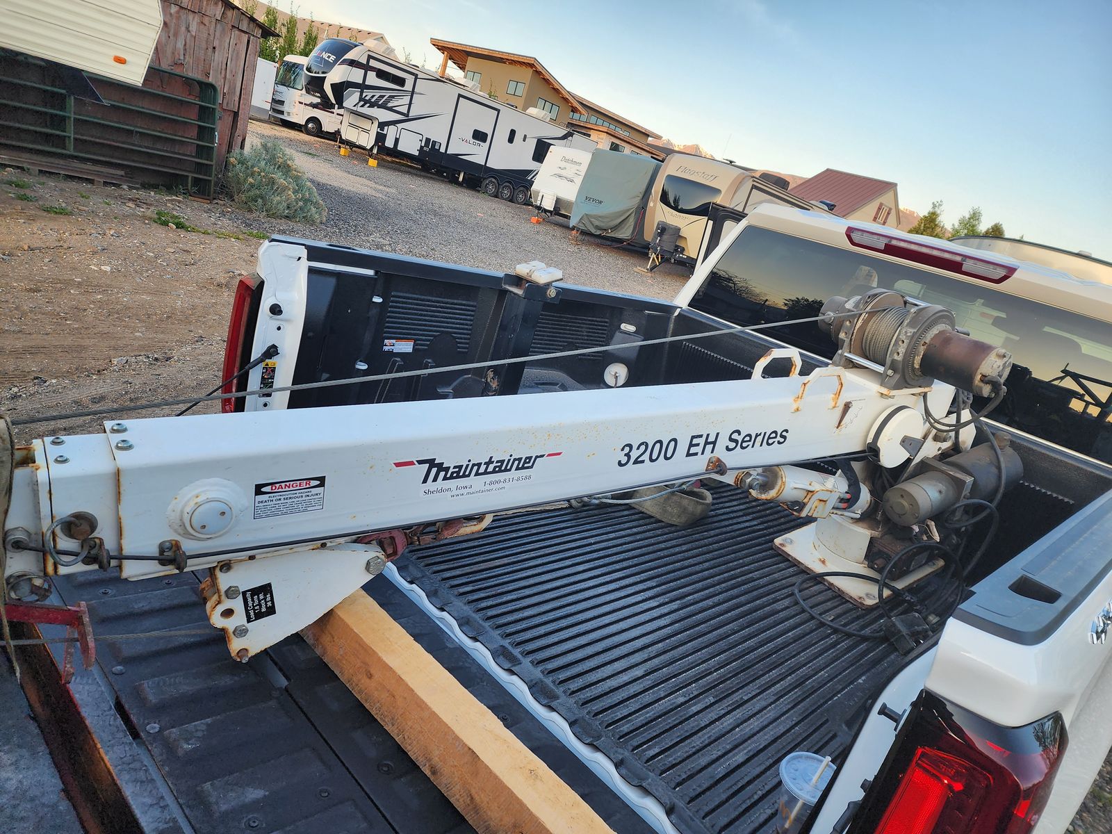 Gently used Maintainer 3,200lb Crane