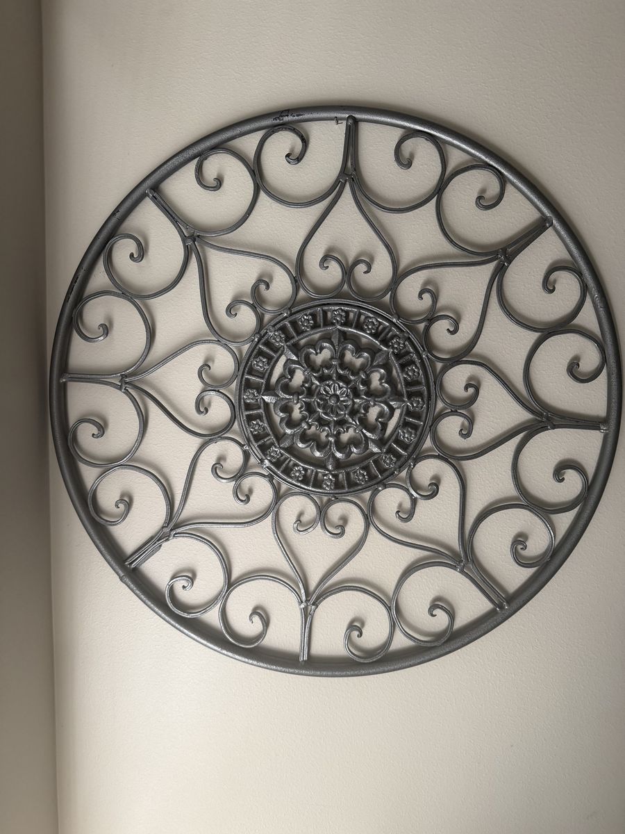 Round Gray Scroll Metal Wall Art Decor Medallion Indoor Outdoor Hanging