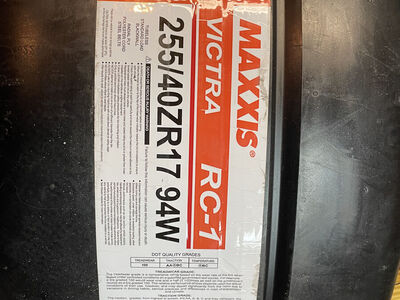 Maxxis RC-1 255/40ZR17