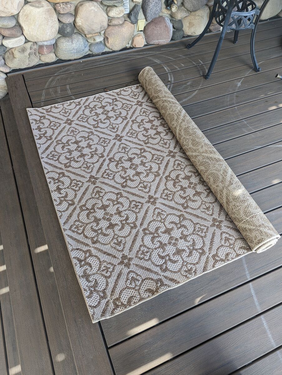 5x7 Indoor/Outdoor Patio Rug - Brown & Beige Trellis