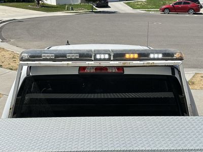 Construction light bar with bed mount