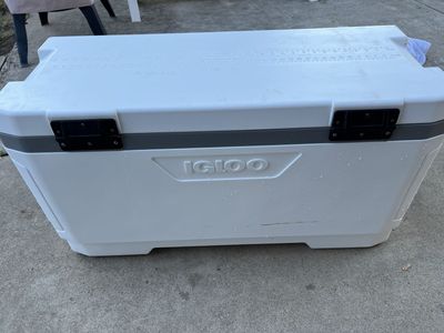 Igloo 150 quart cooler