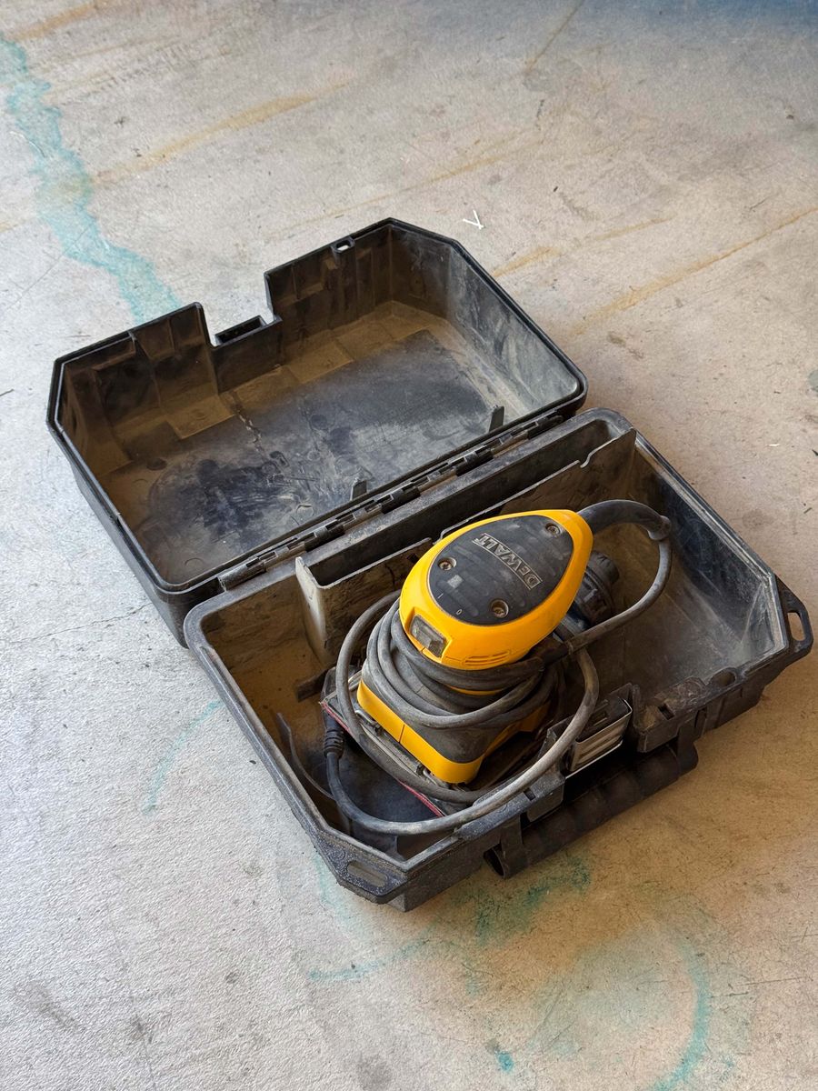 DeWalt Palm Sander