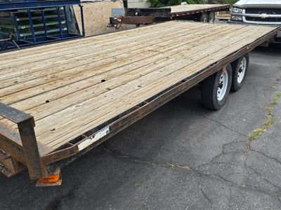 2013 Flatbed trailer w/ ramps