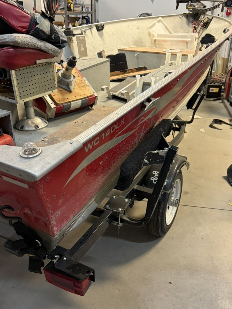 2004 Lund  14 Foot Aluminum Fishing Boat