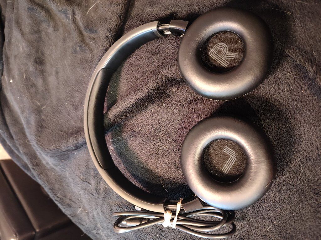 nice JBL tune 670 NC Bluetooth headphones