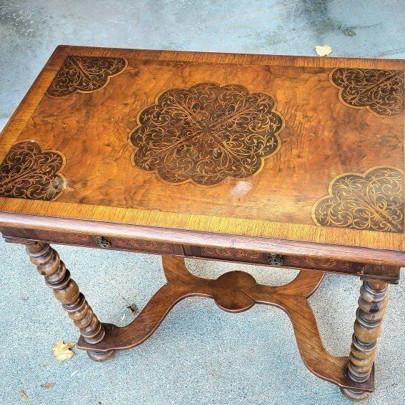 William & Mary Table