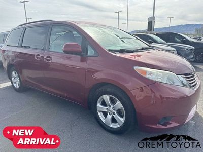 2015 TOYOTA SIENNA LE