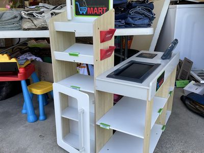 Layton Huge 4 family Garage Sale