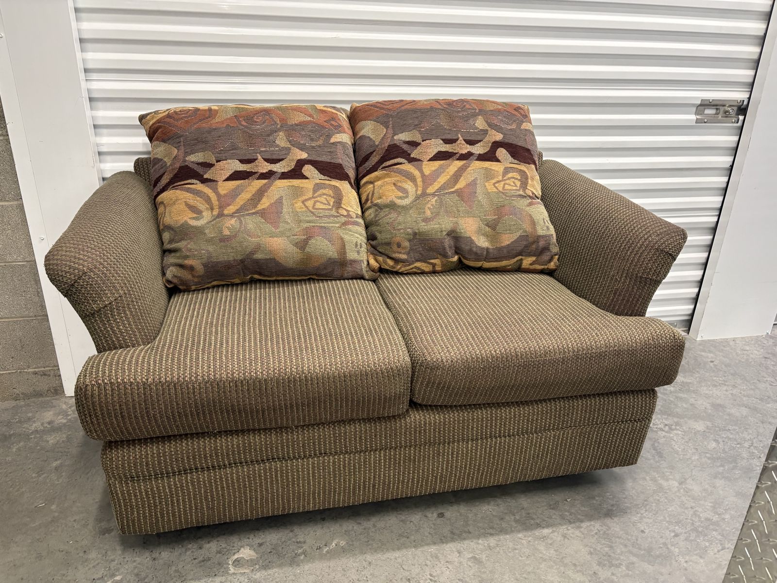 Oversized Loveseat Sofa – Clean & Comfortable