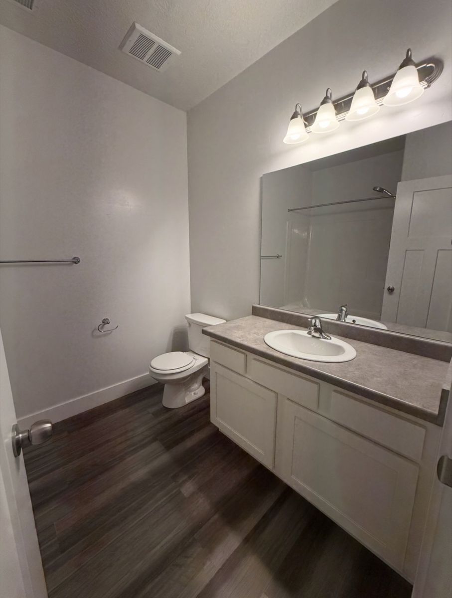 Main image 6