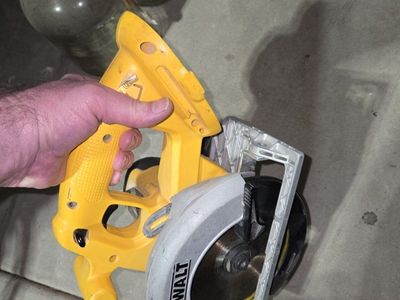 DEWALT 18V XPR Cordless Circular Saw Kit with Battery & Charger - Used-Great Condition