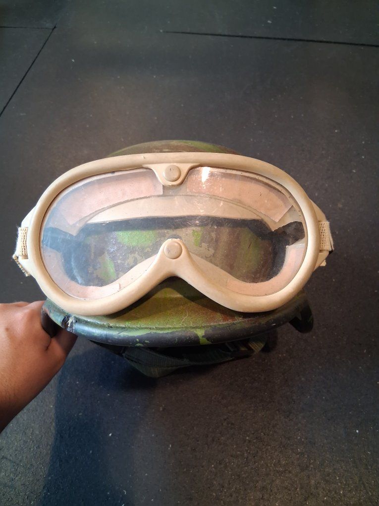 Repo Plastic PASGT Military Helmet with Goggles - Camouflage Green