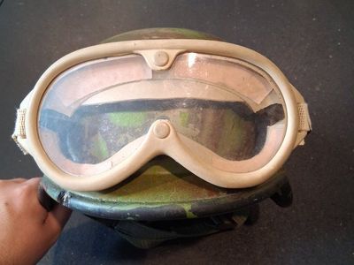 Repo Plastic PASGT Military Helmet with Goggles - Camouflage Green