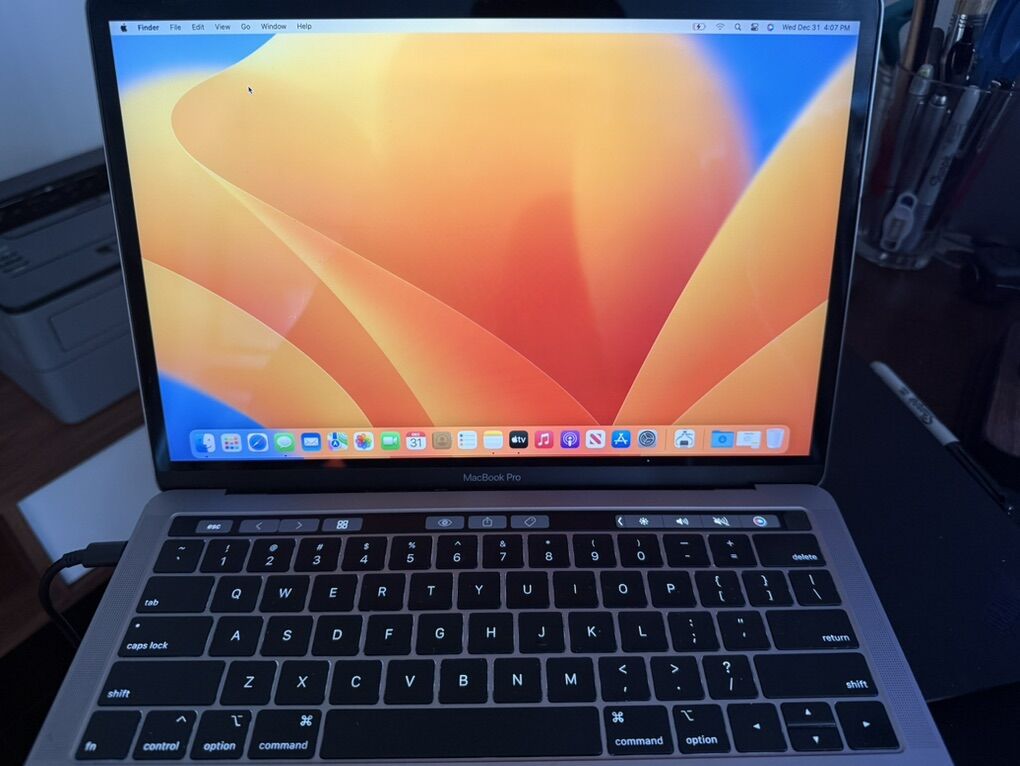 Apple 13-inch MacBook Pro (A1989)