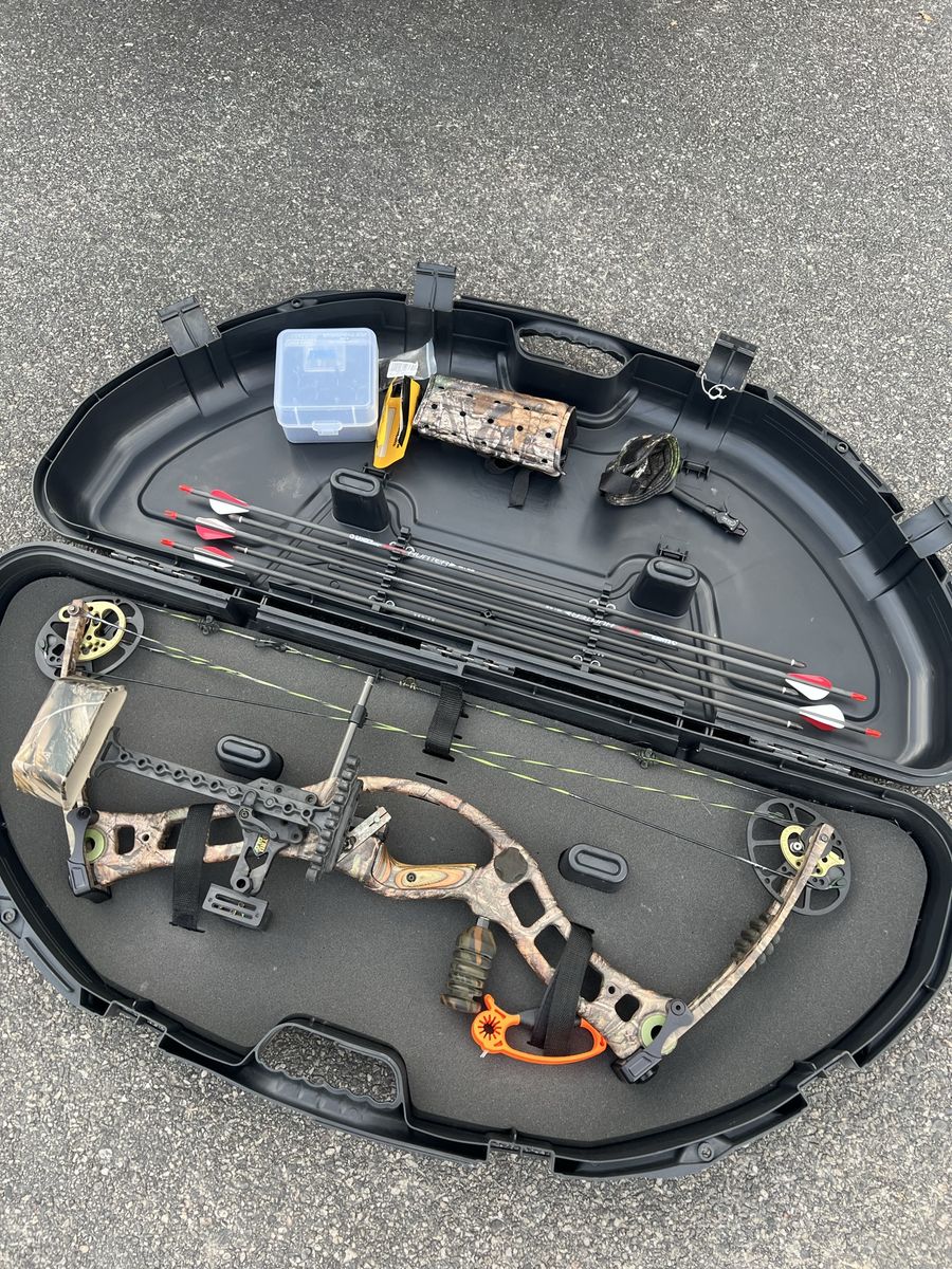 Left Hand. G5 Grawler ZR12 FX Compound Bow Set 50-60lbs, 27-30" Draw, Camo with Case & Arrows