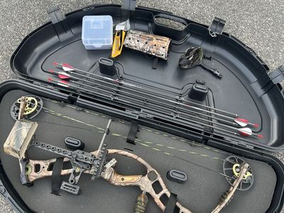 Left Hand. G5 Grawler ZR12 FX Compound Bow Set 50-60lbs, 27-30" Draw, Camo with Case & Arrows